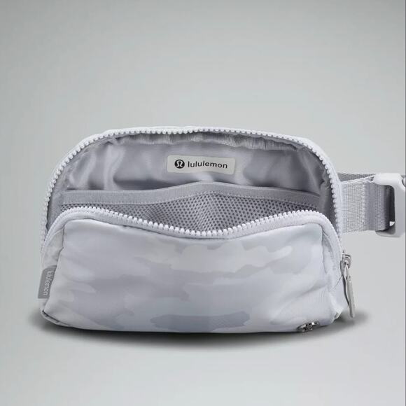Lululemon Everywhere Crossbody Belt Bag 1L - Gray Camo - Picture 3 of 5